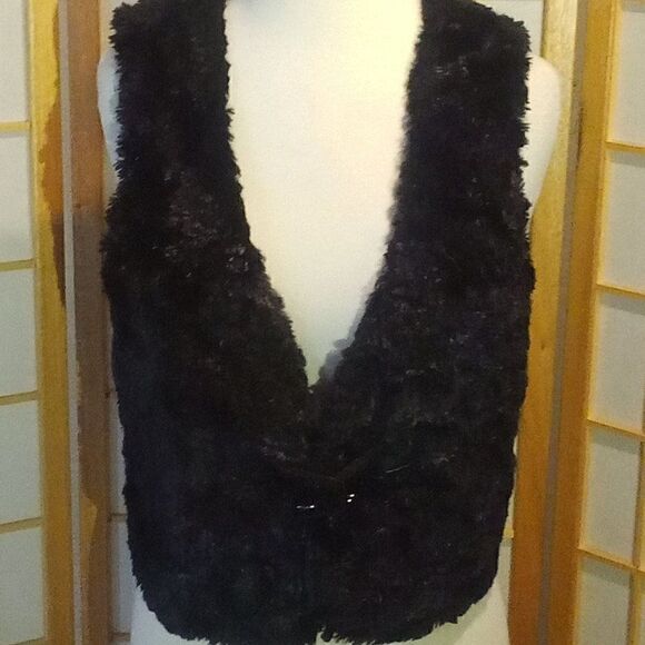 Trina Turk Lg Cropped Furry Vest - Picture 9 of 16